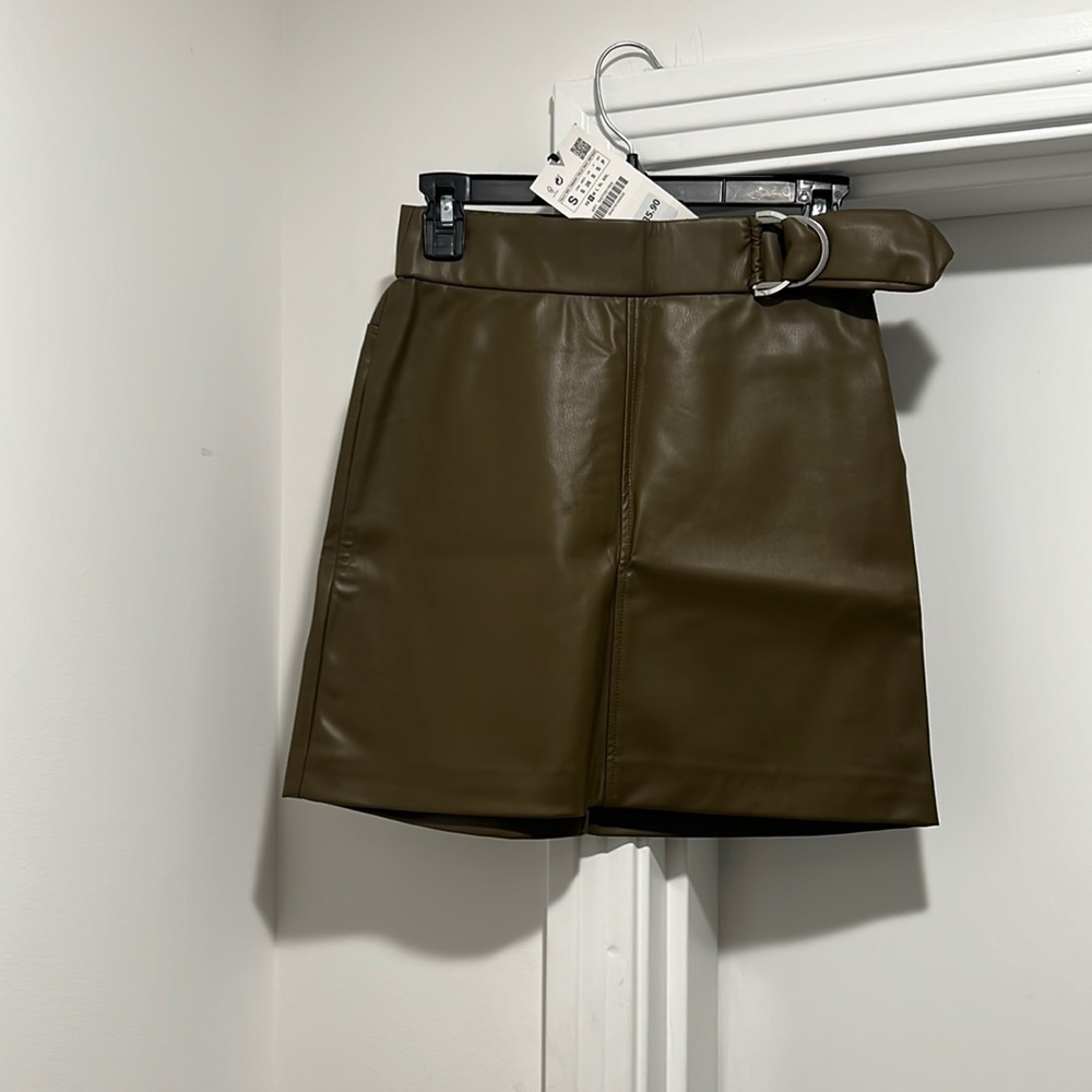 Zara size small green leather skirt NWT